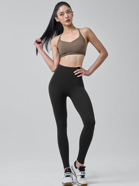 立体ロゴ入り ハードネック ブラトップ