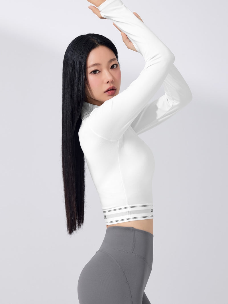 ロゴ入りバンド モックネック  クロップド丈 長袖