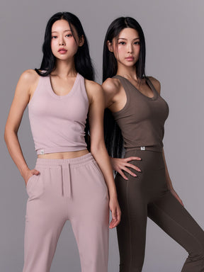 エッセンシャル シームレス Vネック タンクトップ パッド付き
