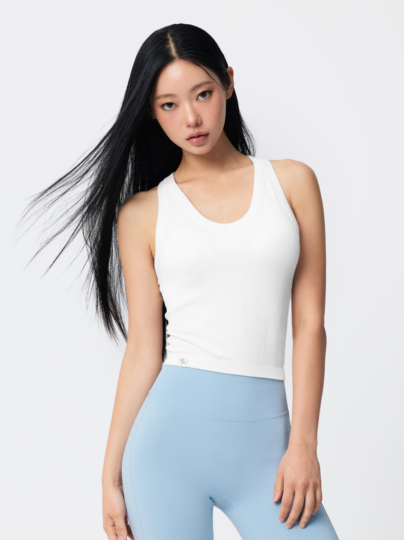 エッセンシャル シームレス Vネック タンクトップ パッド付き